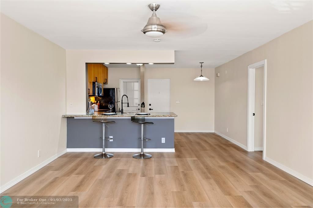 For Rent: $2,300 (2 beds, 2 baths, 900 Square Feet)