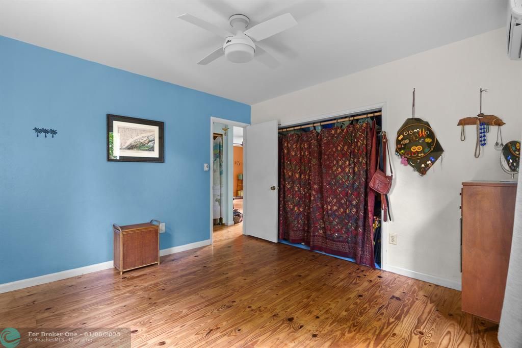 For Sale: $400,000 (2 beds, 1 baths, 986 Square Feet)