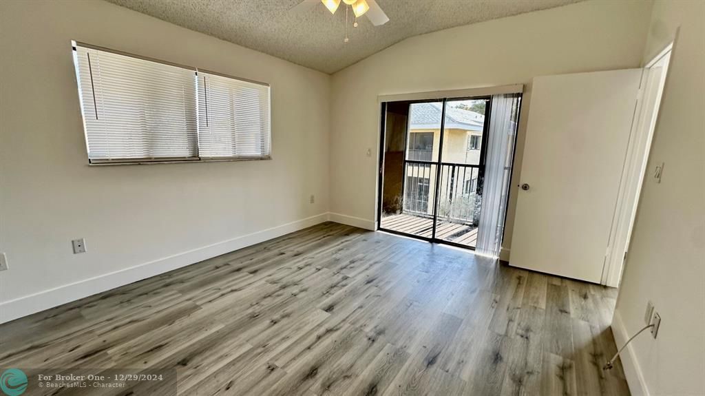 For Rent: $1,700 (1 beds, 1 baths, 682 Square Feet)