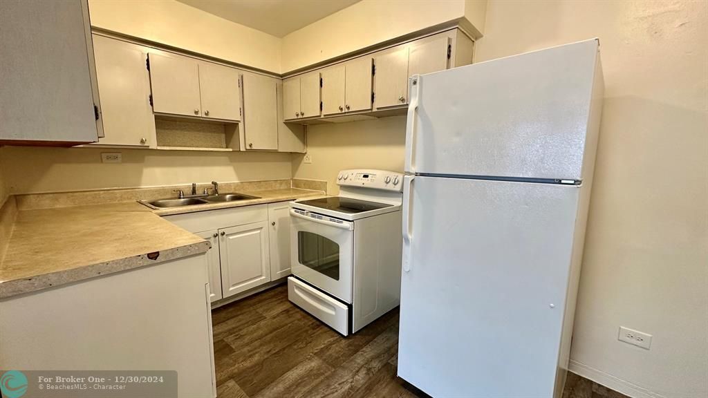 For Rent: $1,495 (1 beds, 1 baths, 650 Square Feet)