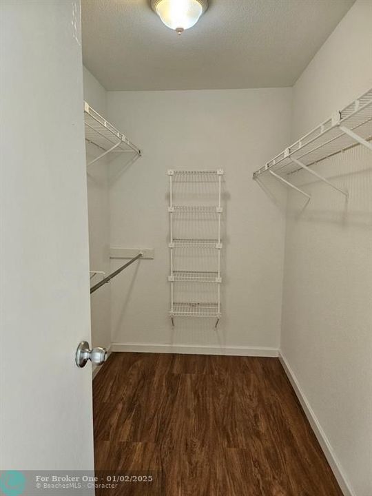 For Rent: $2,100 (2 beds, 2 baths, 1060 Square Feet)