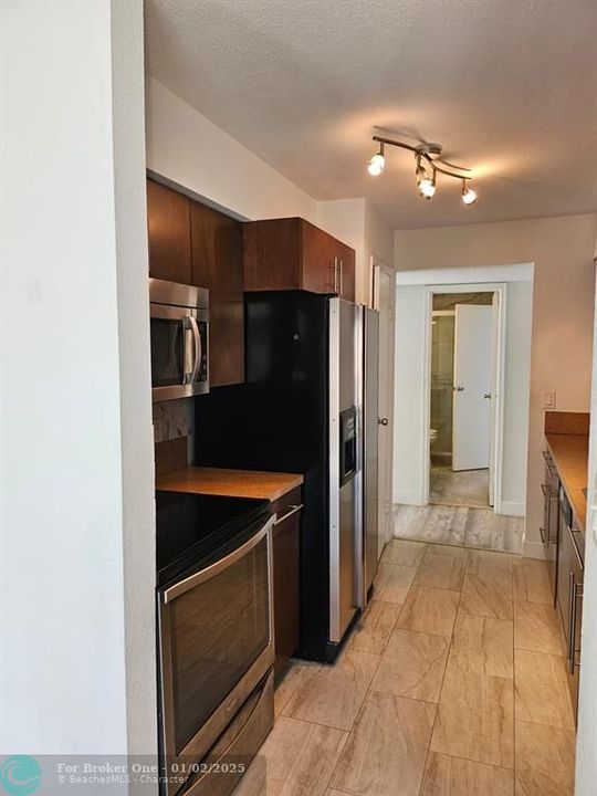 For Rent: $2,100 (2 beds, 2 baths, 1060 Square Feet)