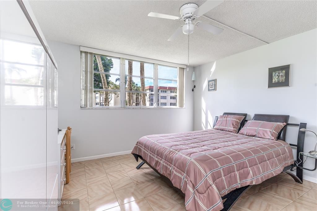 For Sale: $164,000 (2 beds, 2 baths, 1170 Square Feet)