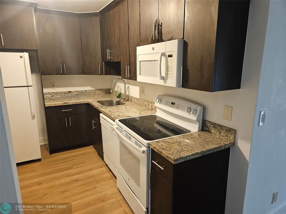 For Rent: $1,750 (1 beds, 1 baths, 800 Square Feet)