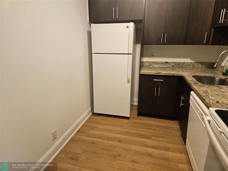 For Rent: $1,750 (1 beds, 1 baths, 800 Square Feet)