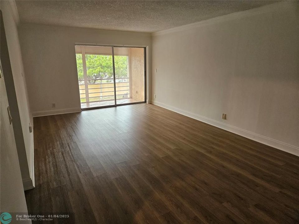 For Rent: $1,750 (1 beds, 1 baths, 800 Square Feet)