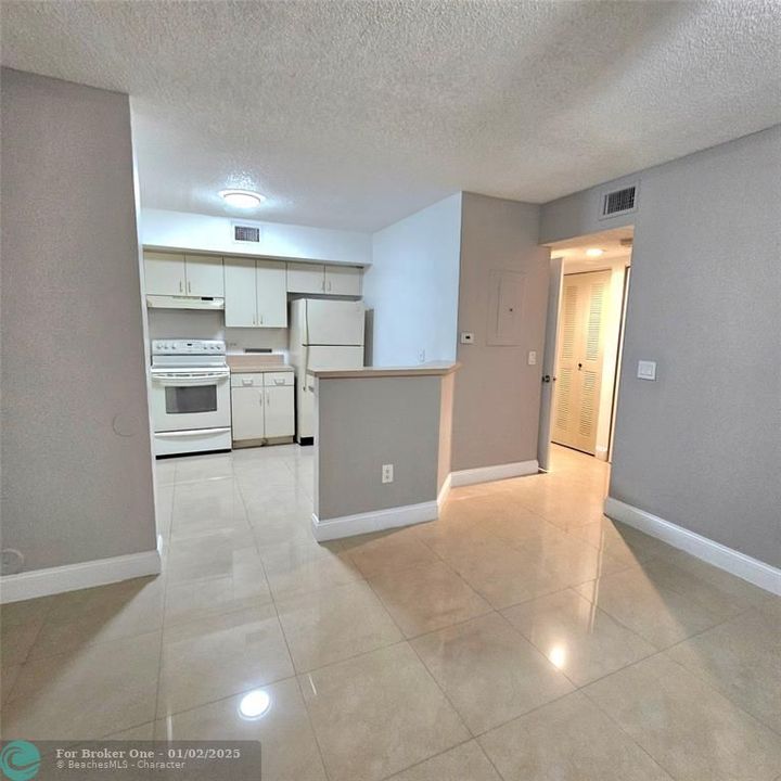 For Rent: $1,700 (1 beds, 1 baths, 659 Square Feet)