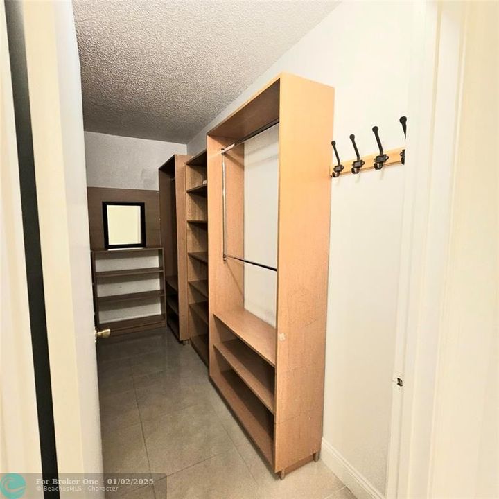 For Rent: $1,700 (1 beds, 1 baths, 659 Square Feet)