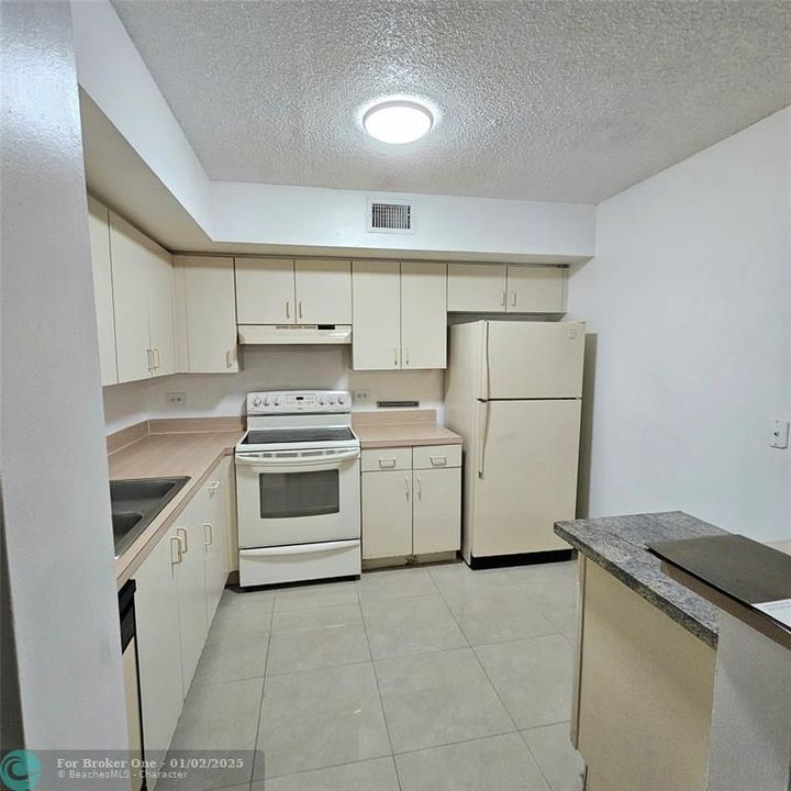 For Rent: $1,700 (1 beds, 1 baths, 659 Square Feet)