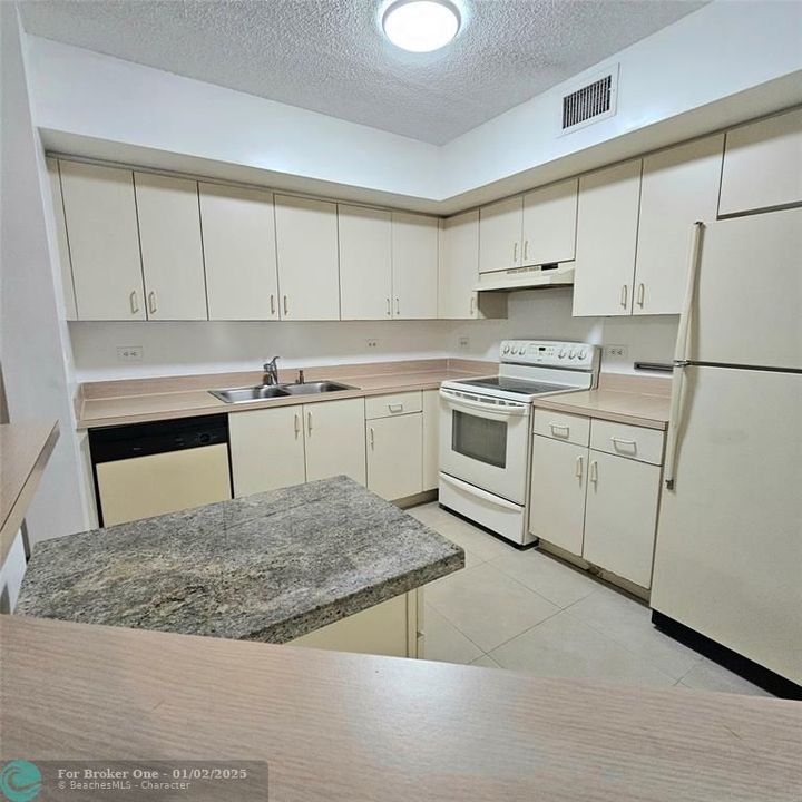 For Rent: $1,700 (1 beds, 1 baths, 659 Square Feet)