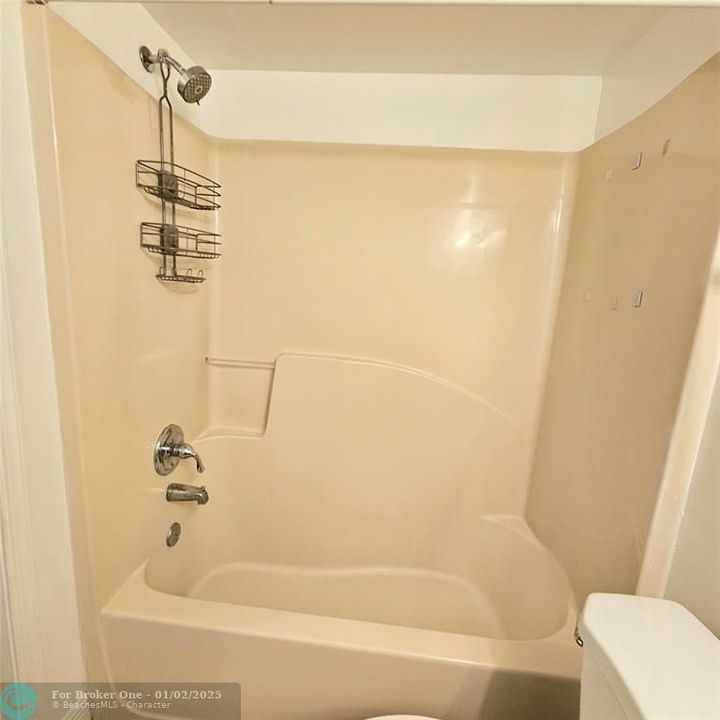 For Rent: $1,700 (1 beds, 1 baths, 659 Square Feet)