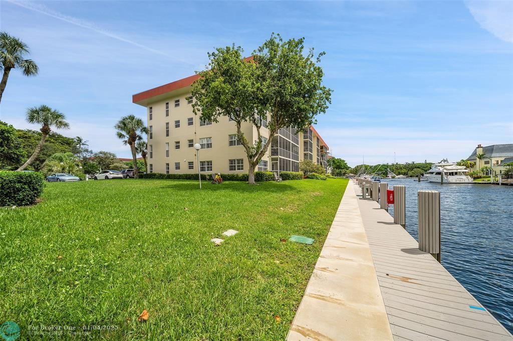 For Sale: $569,900 (3 beds, 2 baths, 1435 Square Feet)