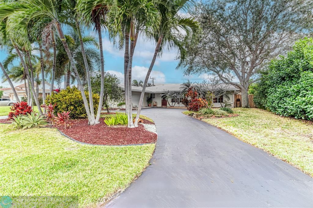 For Sale: $699,000 (3 beds, 2 baths, 1856 Square Feet)