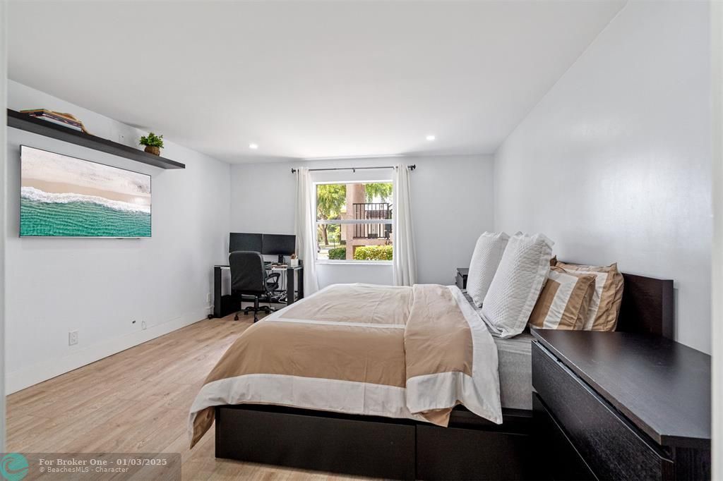 For Sale: $275,000 (2 beds, 2 baths, 1150 Square Feet)