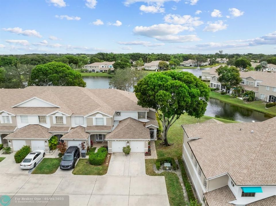 For Sale: $570,000 (3 beds, 3 baths, 2112 Square Feet)