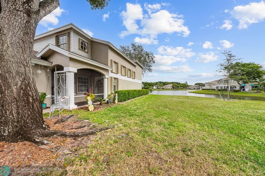 For Sale: $570,000 (3 beds, 3 baths, 2112 Square Feet)