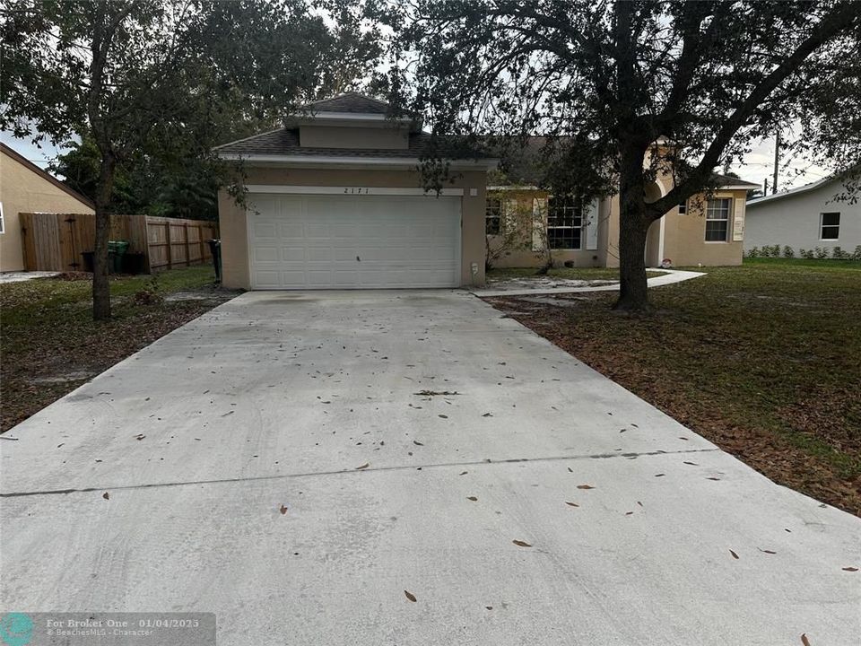 For Rent: $2,795 (4 beds, 2 baths, 1650 Square Feet)