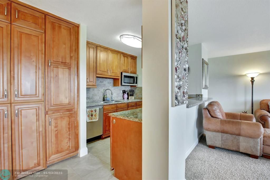 For Rent: $2,700 (2 beds, 1 baths, 1270 Square Feet)