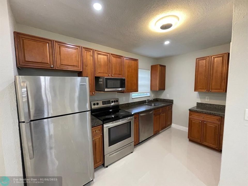 For Rent: $3,400 (3 beds, 2 baths, 1204 Square Feet)