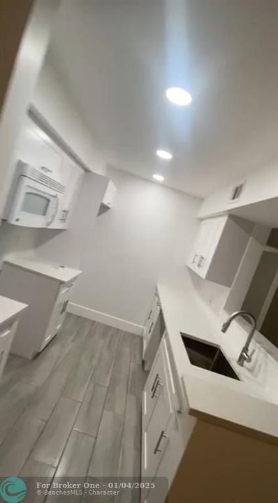 For Rent: $1,850 (1 beds, 1 baths, 768 Square Feet)