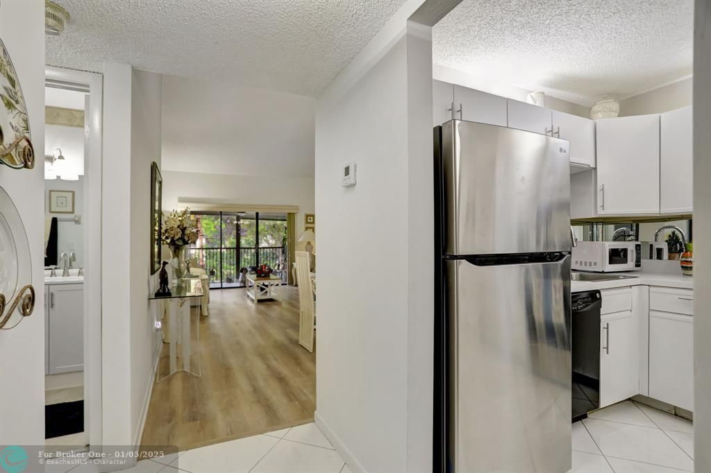 For Sale: $285,000 (2 beds, 2 baths, 1110 Square Feet)