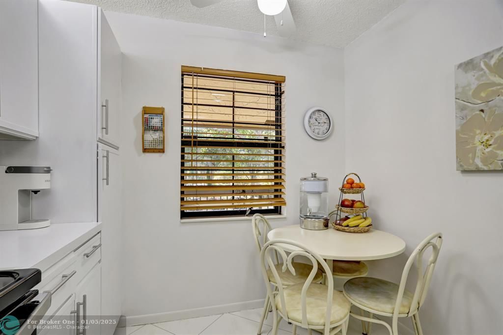 For Sale: $285,000 (2 beds, 2 baths, 1110 Square Feet)