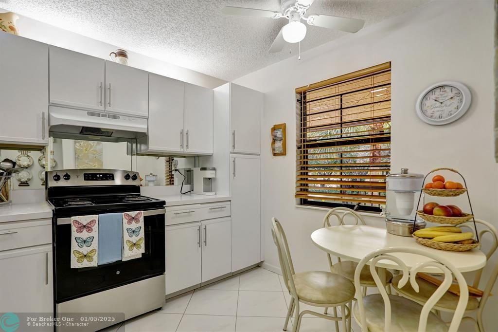 For Sale: $285,000 (2 beds, 2 baths, 1110 Square Feet)