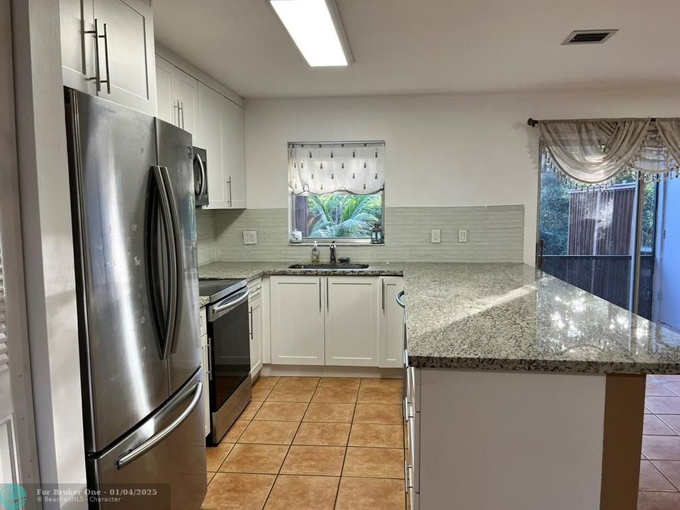 For Rent: $2,700 (3 beds, 2 baths, 1800 Square Feet)