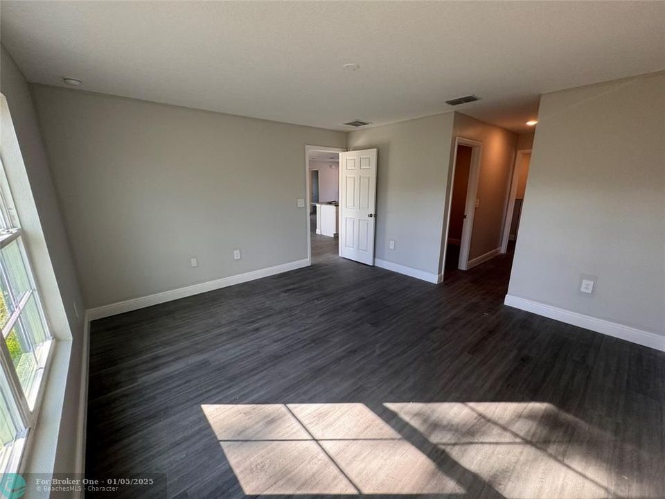 For Sale: $339,000 (4 beds, 2 baths, 1654 Square Feet)