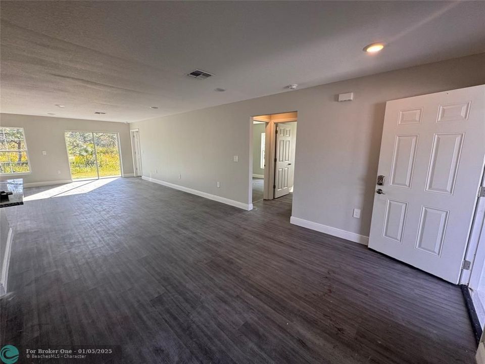 For Sale: $339,000 (4 beds, 2 baths, 1654 Square Feet)