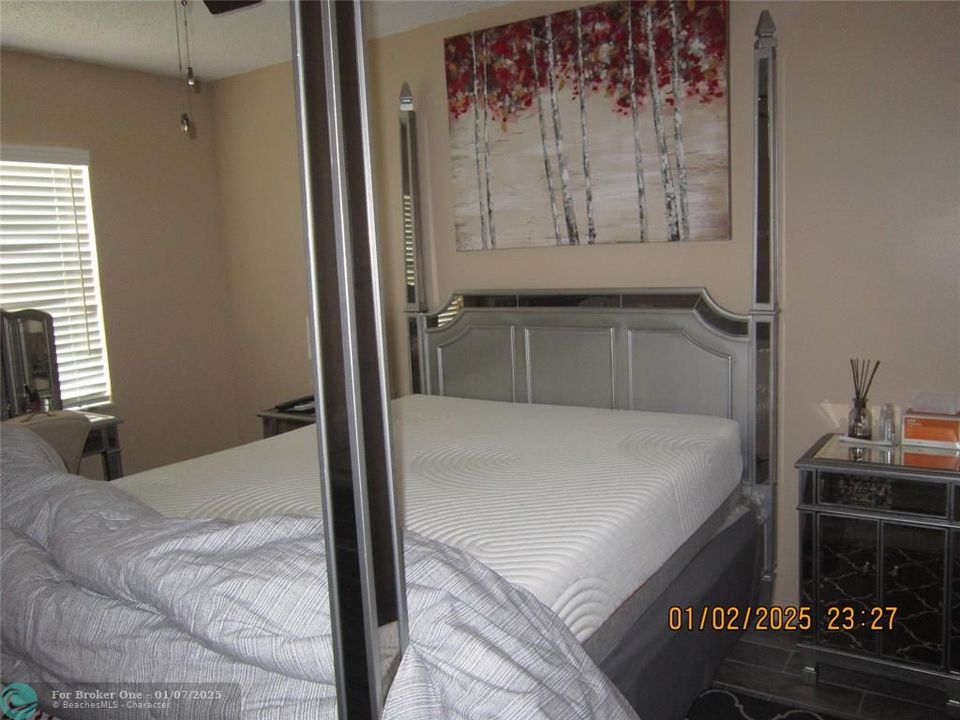 For Sale: $160,000 (1 beds, 1 baths, 862 Square Feet)