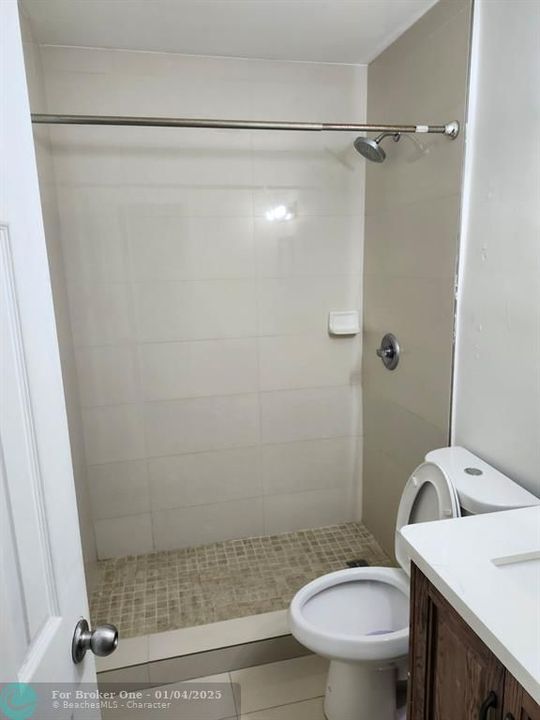 For Sale: $1,800 (2 beds, 1 baths, 5521 Square Feet)