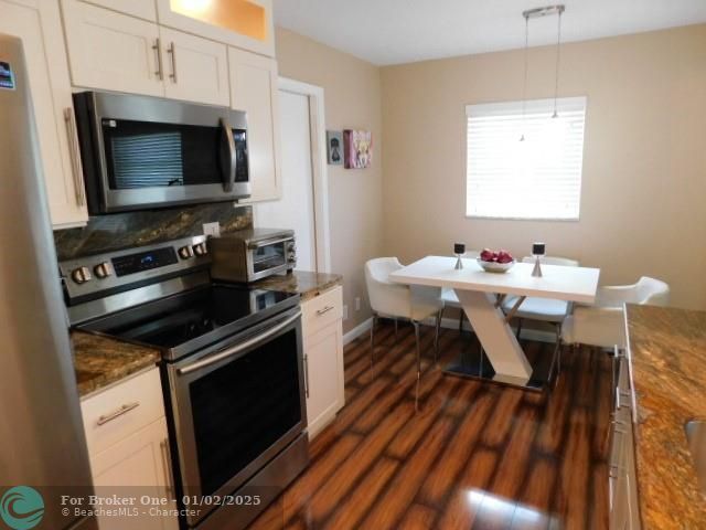 For Rent: $2,700 (2 beds, 2 baths, 1398 Square Feet)