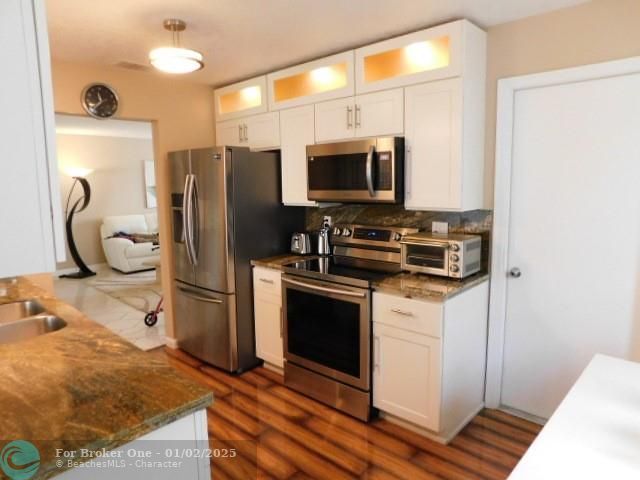 For Rent: $2,700 (2 beds, 2 baths, 1398 Square Feet)