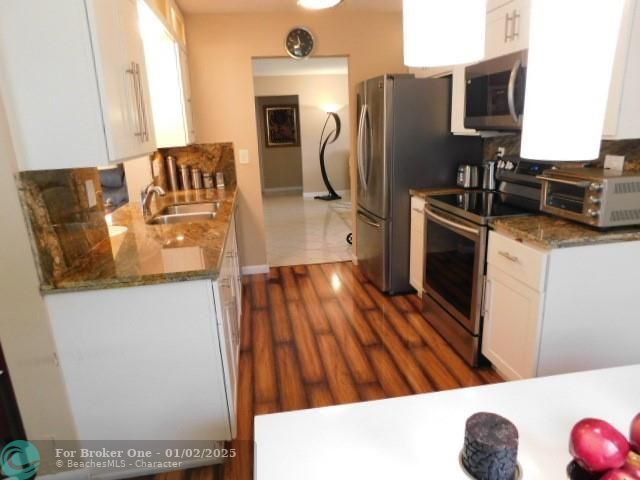 For Rent: $2,700 (2 beds, 2 baths, 1398 Square Feet)