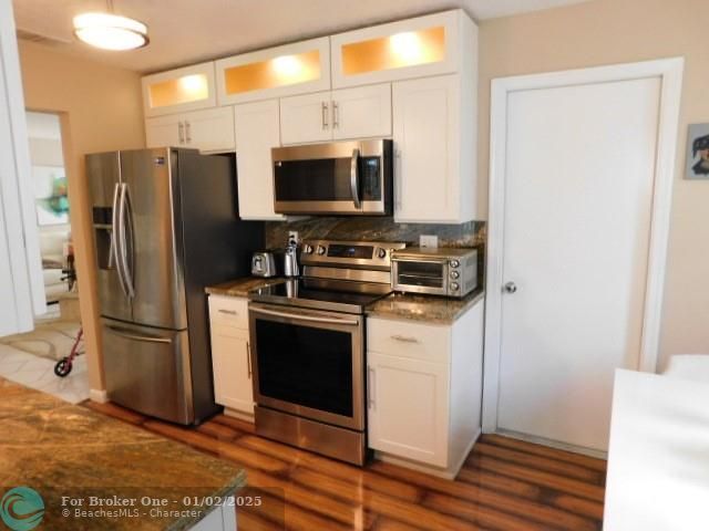 For Rent: $2,700 (2 beds, 2 baths, 1398 Square Feet)