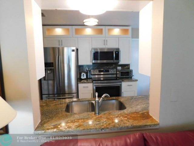 For Rent: $2,700 (2 beds, 2 baths, 1398 Square Feet)