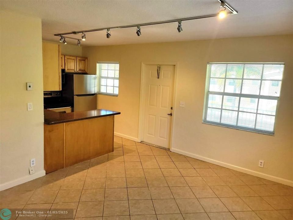 For Rent: $1,750 (2 beds, 1 baths, 607 Square Feet)