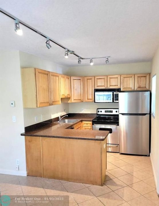 For Rent: $1,750 (2 beds, 1 baths, 607 Square Feet)