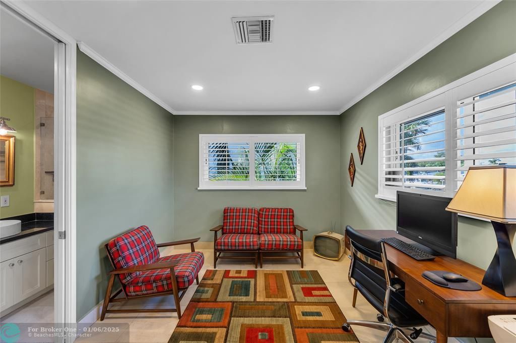 For Sale: $429,000 (2 beds, 2 baths, 764 Square Feet)