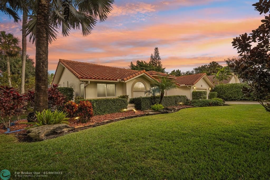 For Sale: $999,000 (4 beds, 3 baths, 2366 Square Feet)