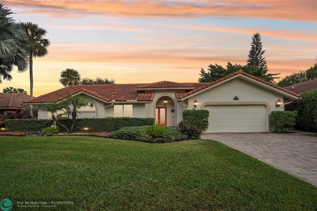 For Sale: $999,000 (4 beds, 3 baths, 2366 Square Feet)