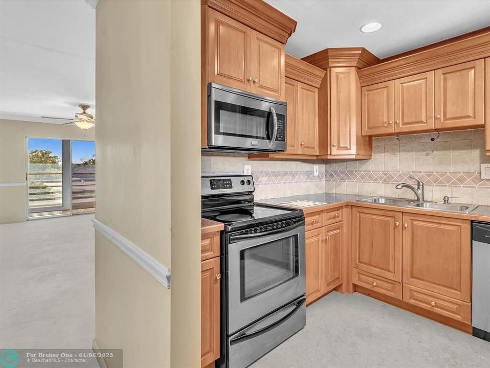 For Sale: $139,000 (2 beds, 2 baths, 1080 Square Feet)