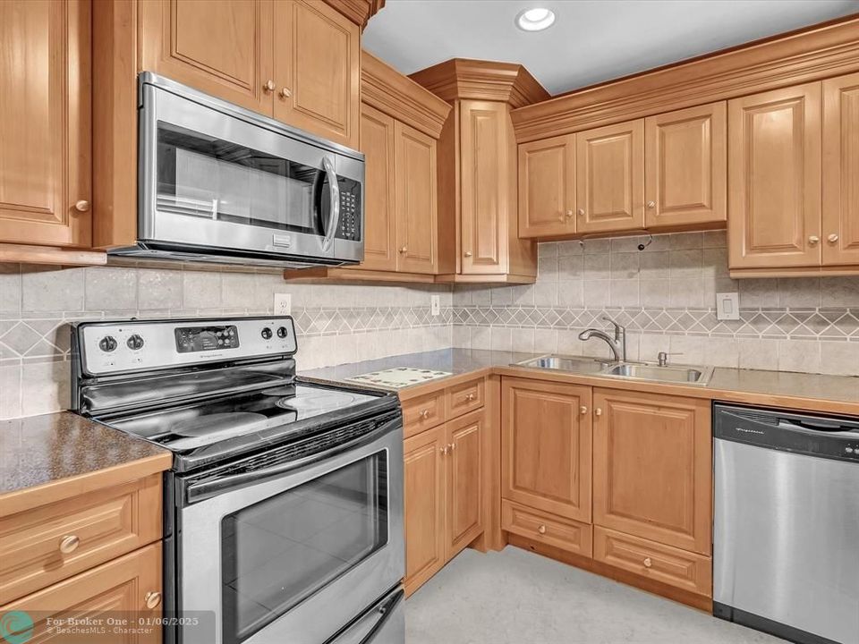 For Sale: $139,000 (2 beds, 2 baths, 1080 Square Feet)