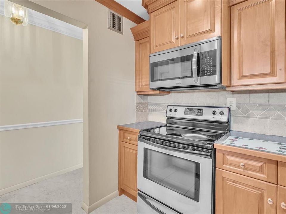 For Sale: $139,000 (2 beds, 2 baths, 1080 Square Feet)