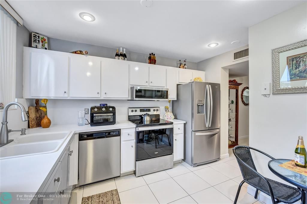 For Sale: $199,000 (2 beds, 1 baths, 1080 Square Feet)