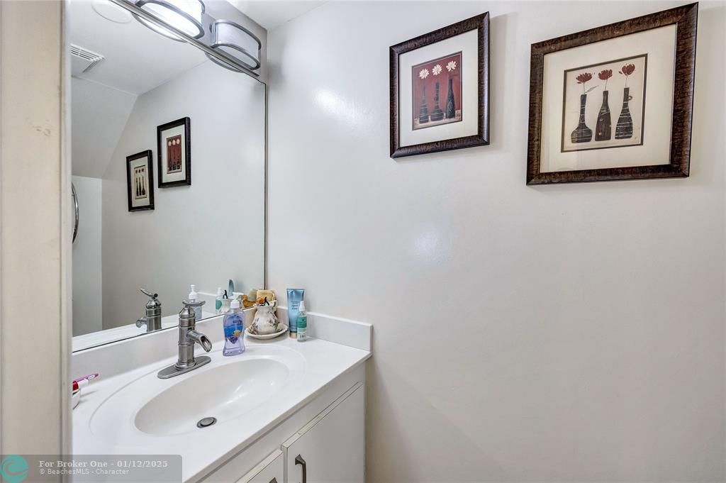 For Sale: $199,000 (2 beds, 1 baths, 1080 Square Feet)