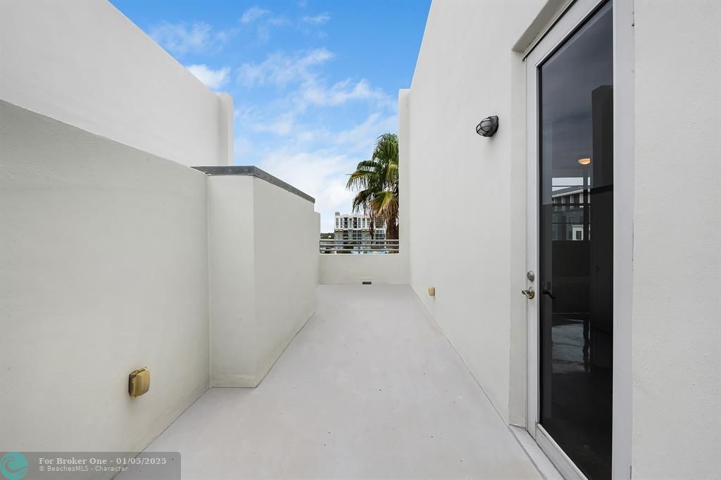 For Sale: $1,200,000 (2 beds, 2 baths, 1966 Square Feet)