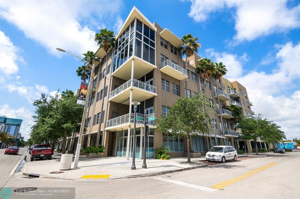 For Sale: $1,200,000 (2 beds, 2 baths, 1966 Square Feet)