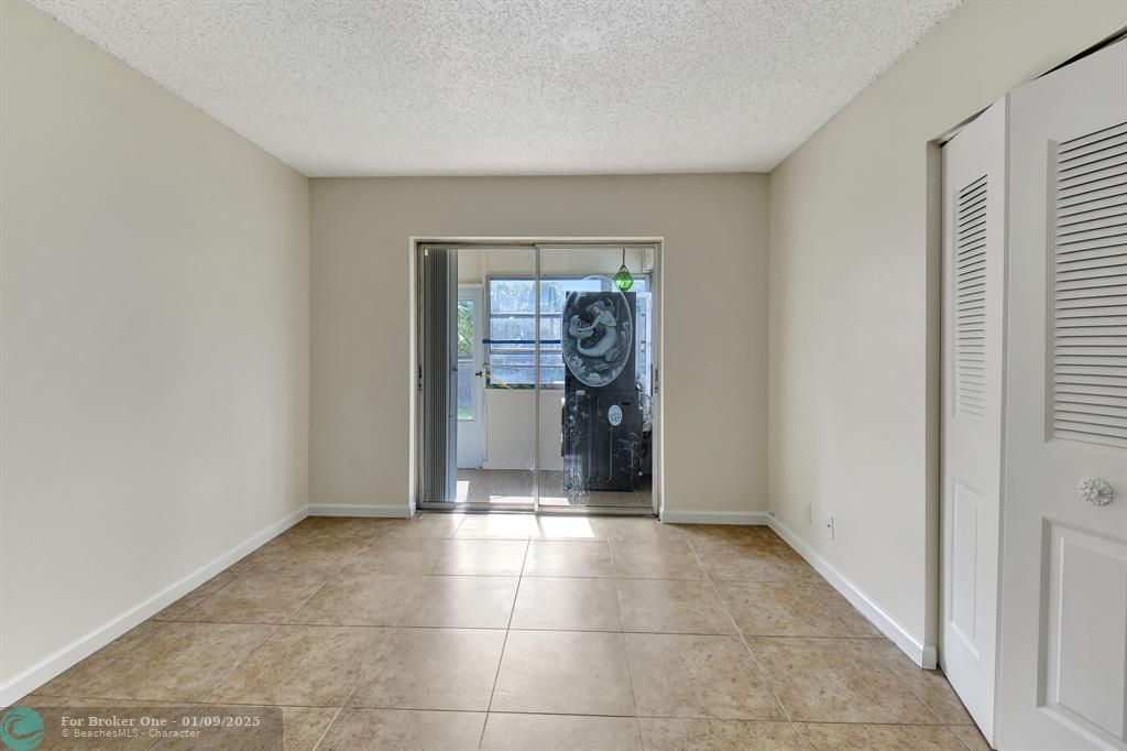 For Sale: $200,000 (2 beds, 1 baths, 751 Square Feet)